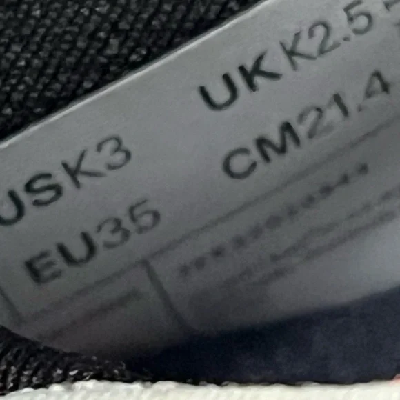 Kids On Cloud Sneakers - Picture 7 of 7